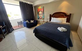 Zona Dorada Suites